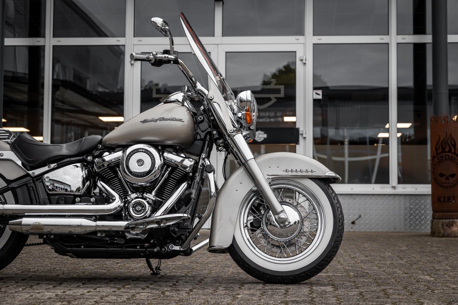 Fahrzeugabbildung Harley-Davidson SOFTAIL DELUXE FLDE - JEKILL & HYDE - NEUWERTIG