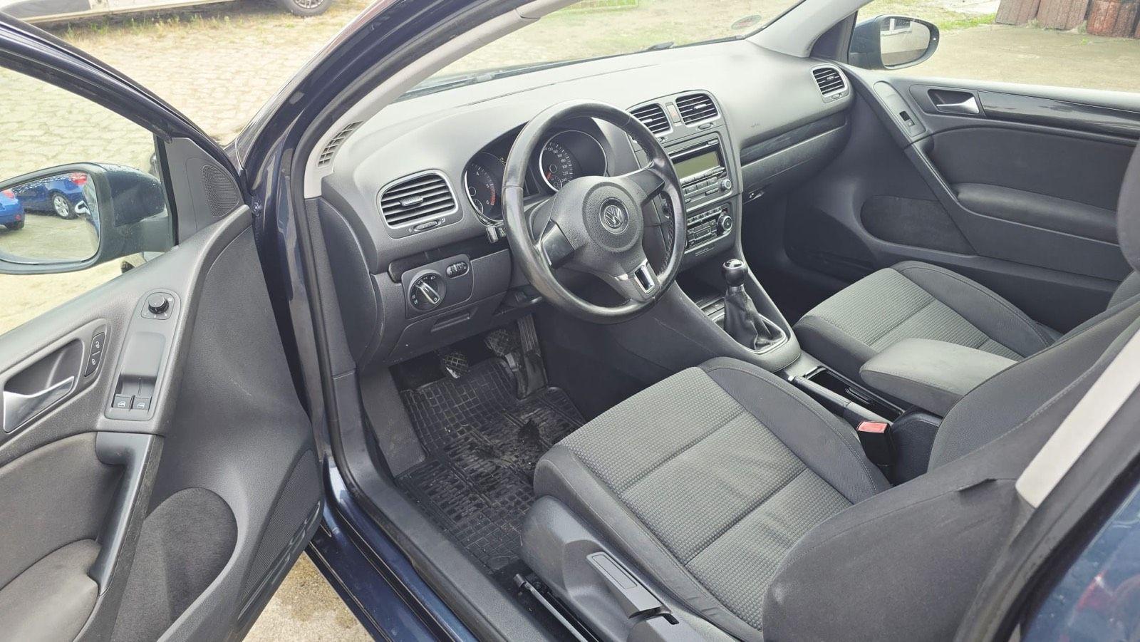 Volkswagen Golf 2009 — rear view