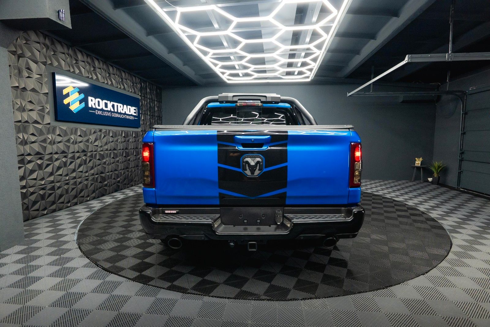 Fahrzeugabbildung Dodge RAM 5.7 V8 HEMI 4x4 OFFROAD Night-Paket *LED*