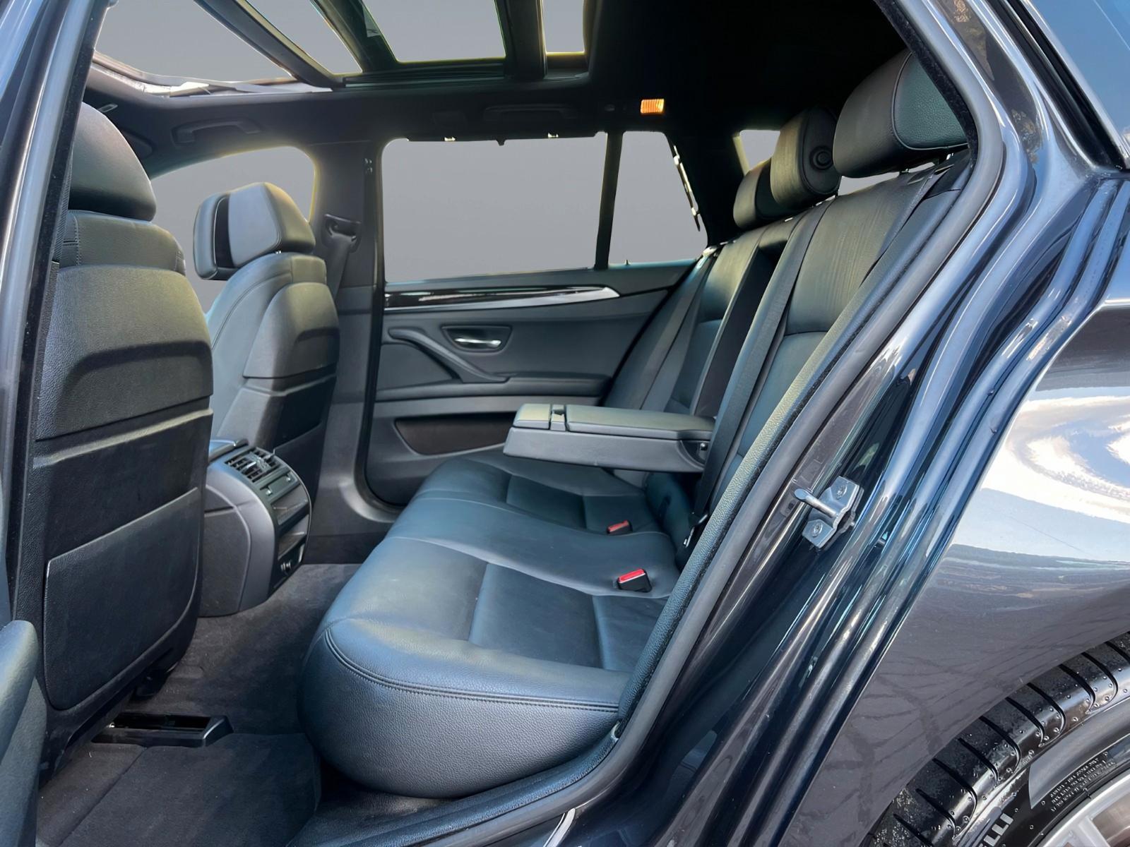 BMW 530d Touring Luxury Line VOLL!