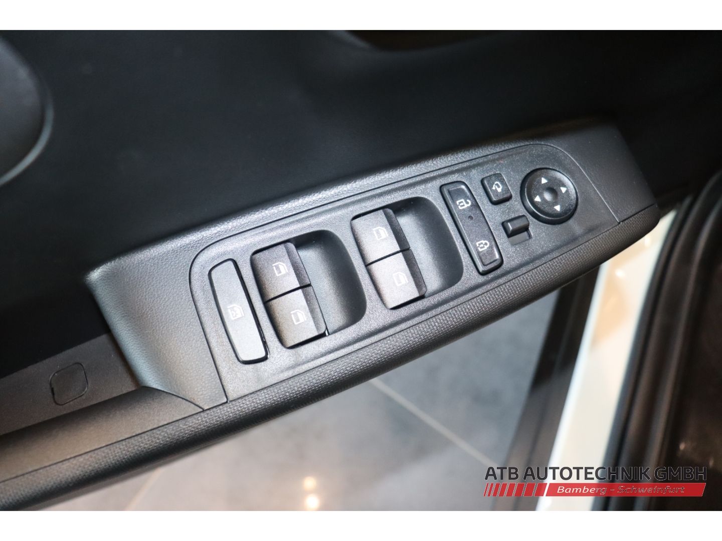 Fahrzeugabbildung Hyundai INSTER Select MY27 42 kWh 97 PS 2WD Navi  ACC Ap