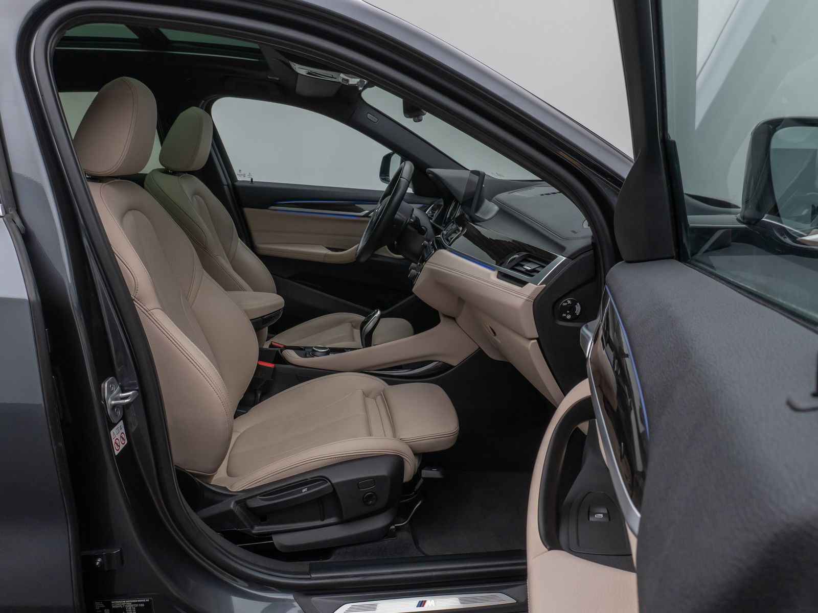 Fahrzeugabbildung BMW X2 xD20d M Sport Panorama Kamera HUD DAB Komfort
