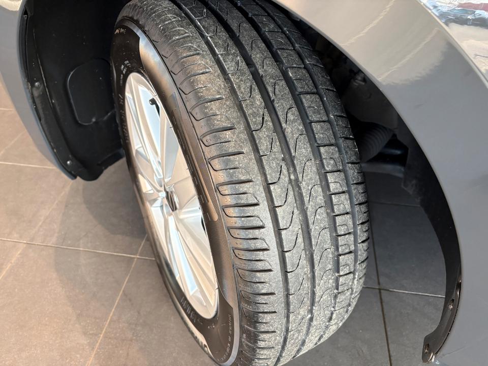 Volkswagen Touran 1.5 TSI DSG Comfort Navi DSG LED 7-Sitzer