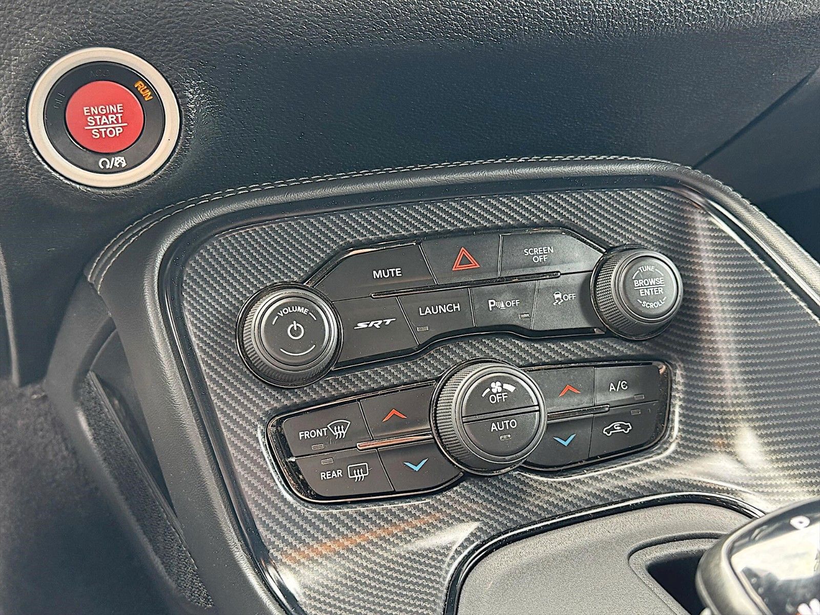 Fahrzeugabbildung Dodge Challenger 6.2 V8 SRT HELLCAT BLACK EDITION H&K