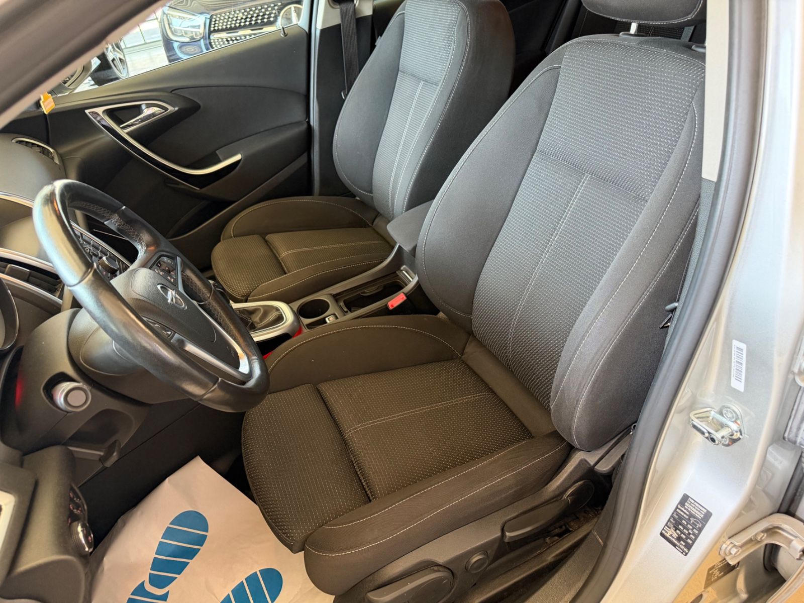Fahrzeugabbildung Opel Astra J Lim. 5-trg. Sport