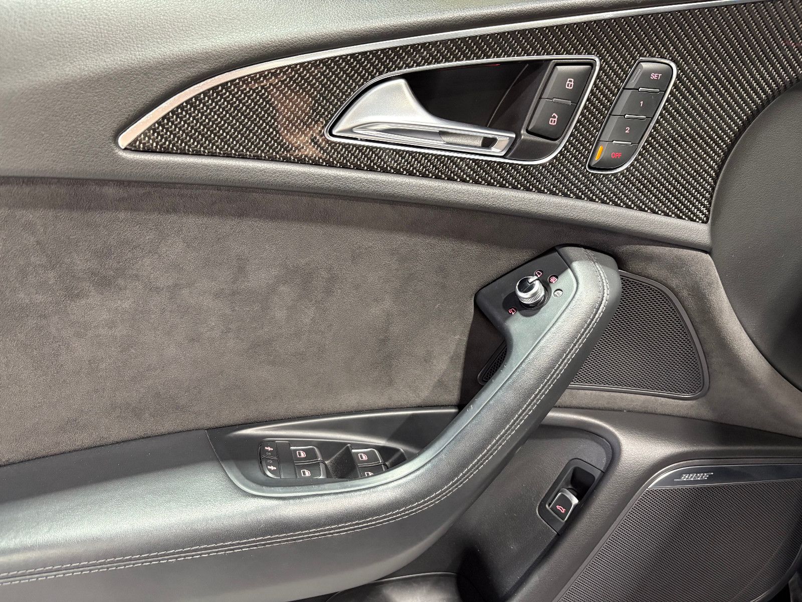 Fahrzeugabbildung Audi RS6 Avant 4.0 TFSI quattro performance/RAUTE/360