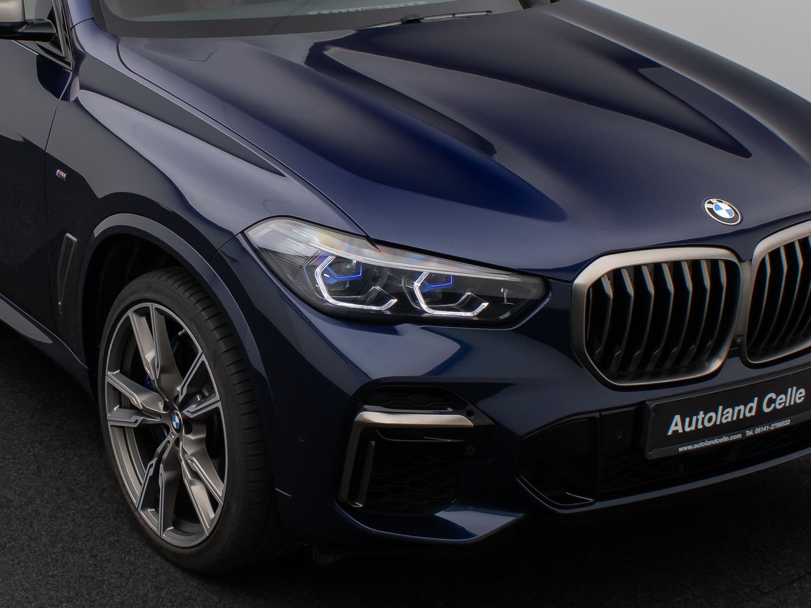 Fahrzeugabbildung BMW X5 M50i 360°Laser SkyLounge HUD B&W SoftCL AHK