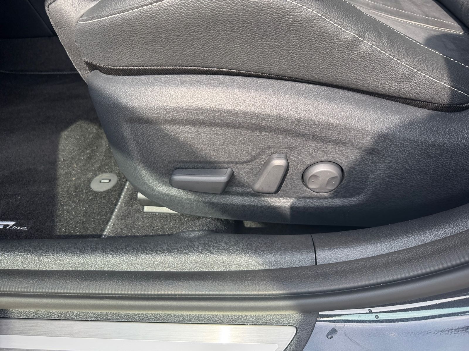 Fahrzeugabbildung Kia CEED_5 1.5T 140DCT7 GTL TEC LEDER GD 18Z