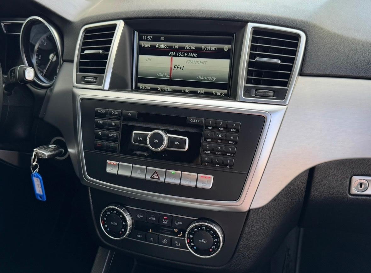 Mercedes-Benz ML 350 CDI BlueTec 4Matic NAVI,AHK,LEDER,XENON