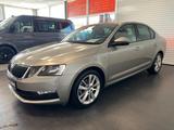 Skoda Octavia Lim. Drive/AHK/PDC/Automatik/Klima/Alu - Skoda Octavia mit Benzin-Antrieb: Drive
