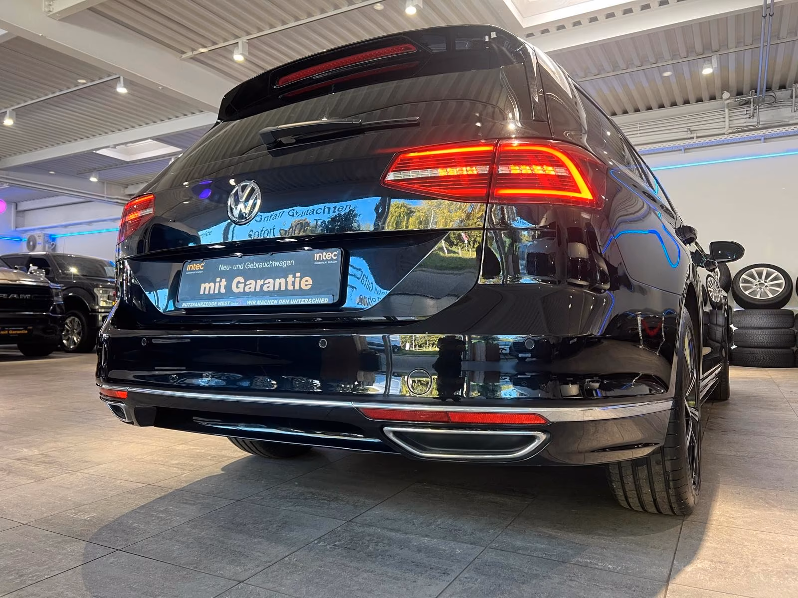 Volkswagen Passat Variant R-Line 4Motion*Pano*360°*AHK*DSG