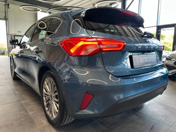 Ford Focus Lim. Titanium *Navi*AHK*LED*