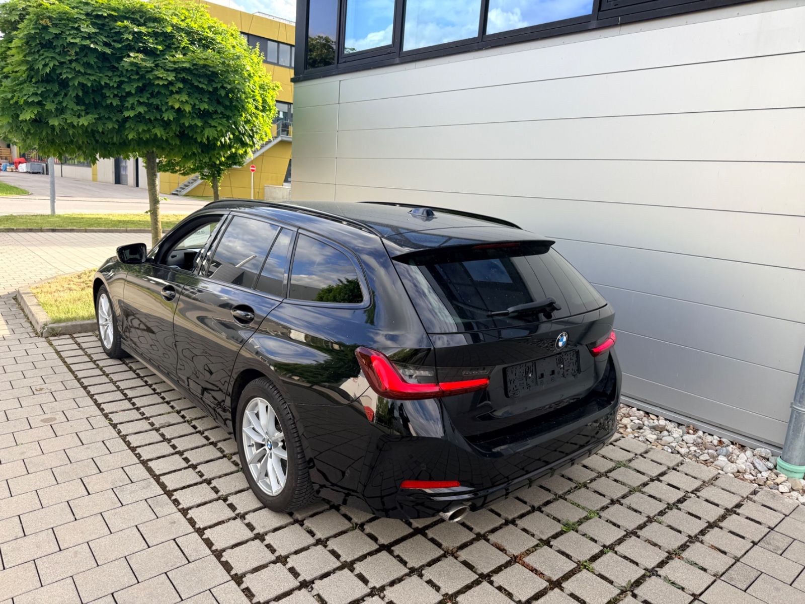 BMW 318i Touring Autom. Navi/LED/Live Cockpit Plus foto 11