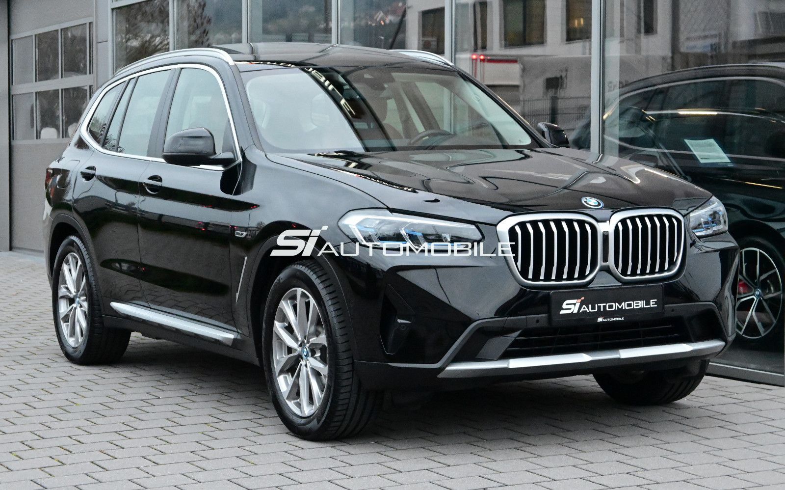 Fahrzeugabbildung BMW X3 xDr. 30e °AHK°PANORAMA°HEAD-UP°LASER°INNOV°