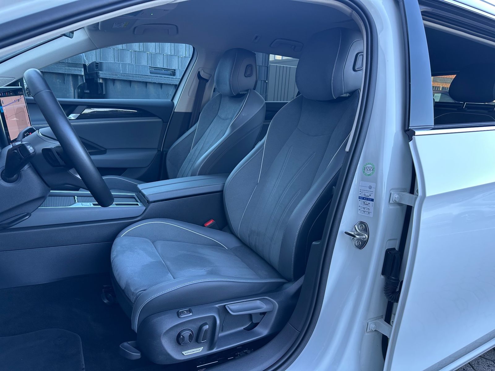 Fahrzeugabbildung Volkswagen Passat Variant 2.0 TDI DSG Business NAV+LED+ACC