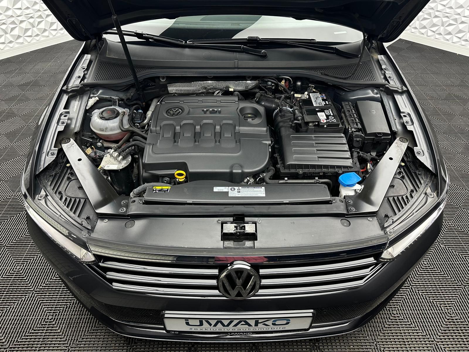 Fahrzeugabbildung Volkswagen PASSAT 2.0 TDI DSG/ACC/MASSAGE/DCC/LED/NAV/RCAM