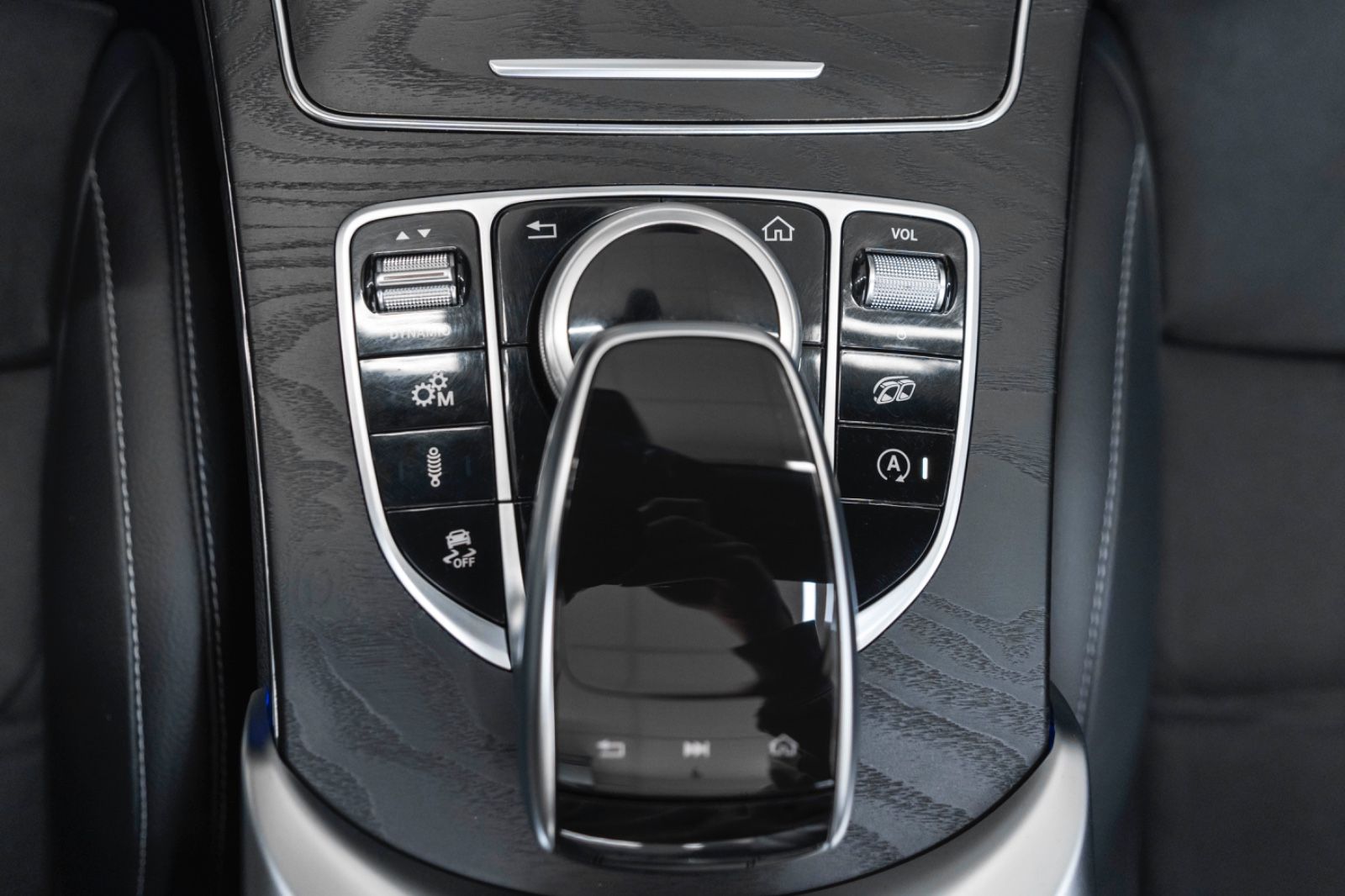 Fahrzeugabbildung Mercedes-Benz C 63 CABRIO AMG LED BURMESTER NAV KAM TOTW