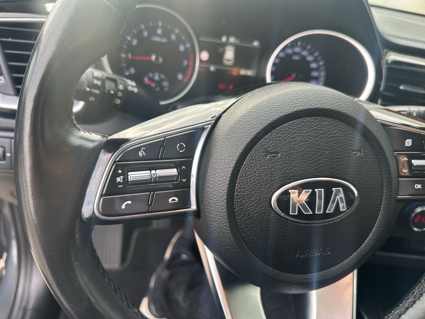 Fahrzeugabbildung Kia Ceed_sw Spirit 1.4 T-GDI TECH +Navi+Leder+Memory