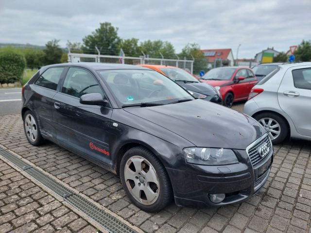 Audi A3 1.6 FSI Klimatr BiXenon Sihzg 6Gang FuZv PDC