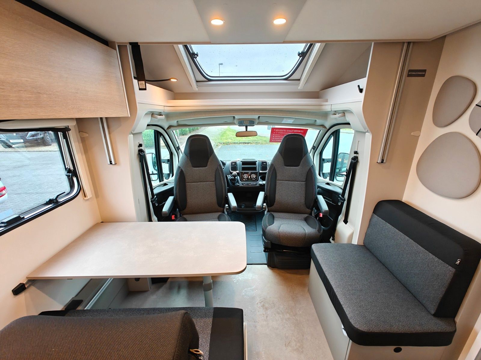 Fahrzeugabbildung LMC Tracer 690 EL - Chassis Design, 140PS, MJ2026! -