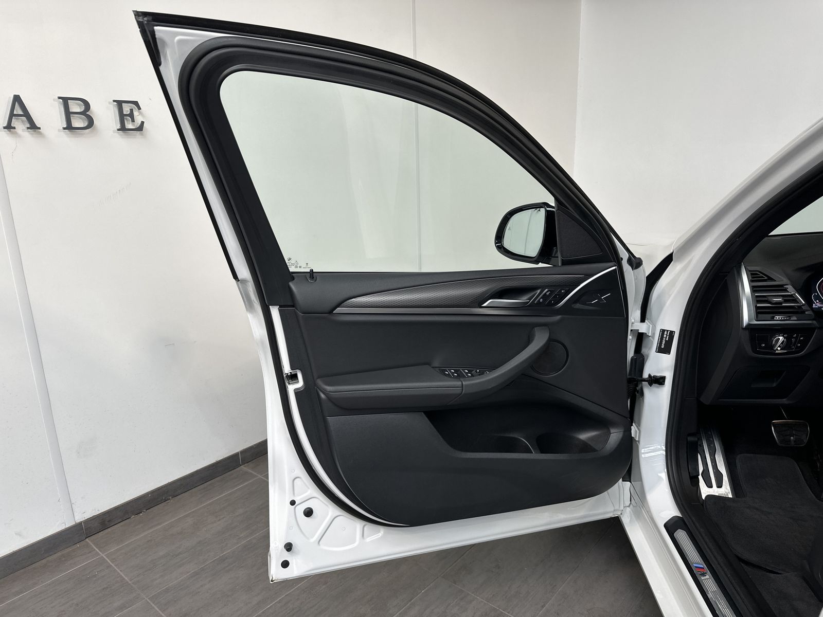 Fahrzeugabbildung BMW X3 xDrive20d M-Sport NAV+LASER+PANO+HUD+KAM+19ZO