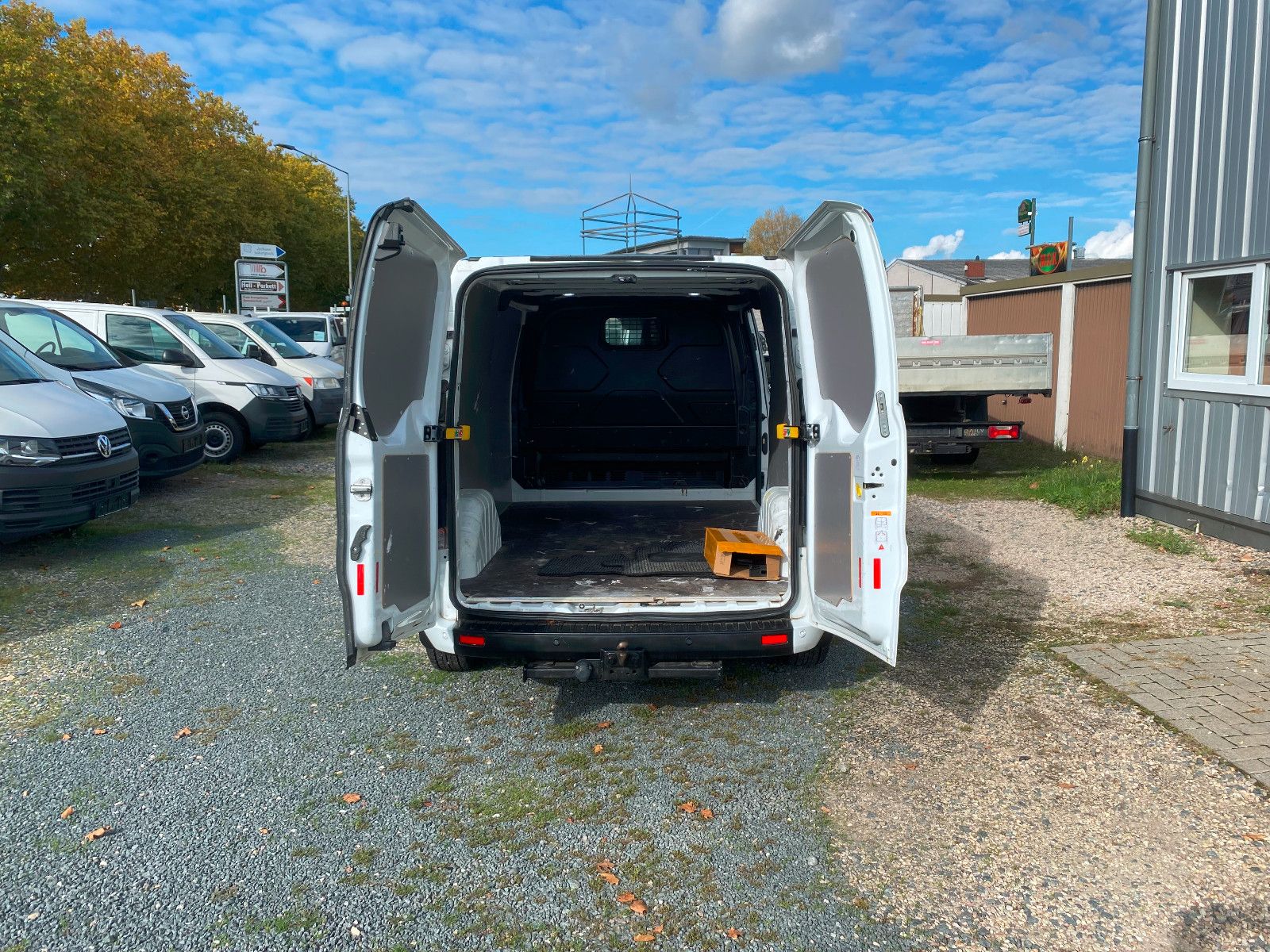 Fahrzeugabbildung Ford Transit Custom Kasten 300 L2 Trend,AHK,Automatic