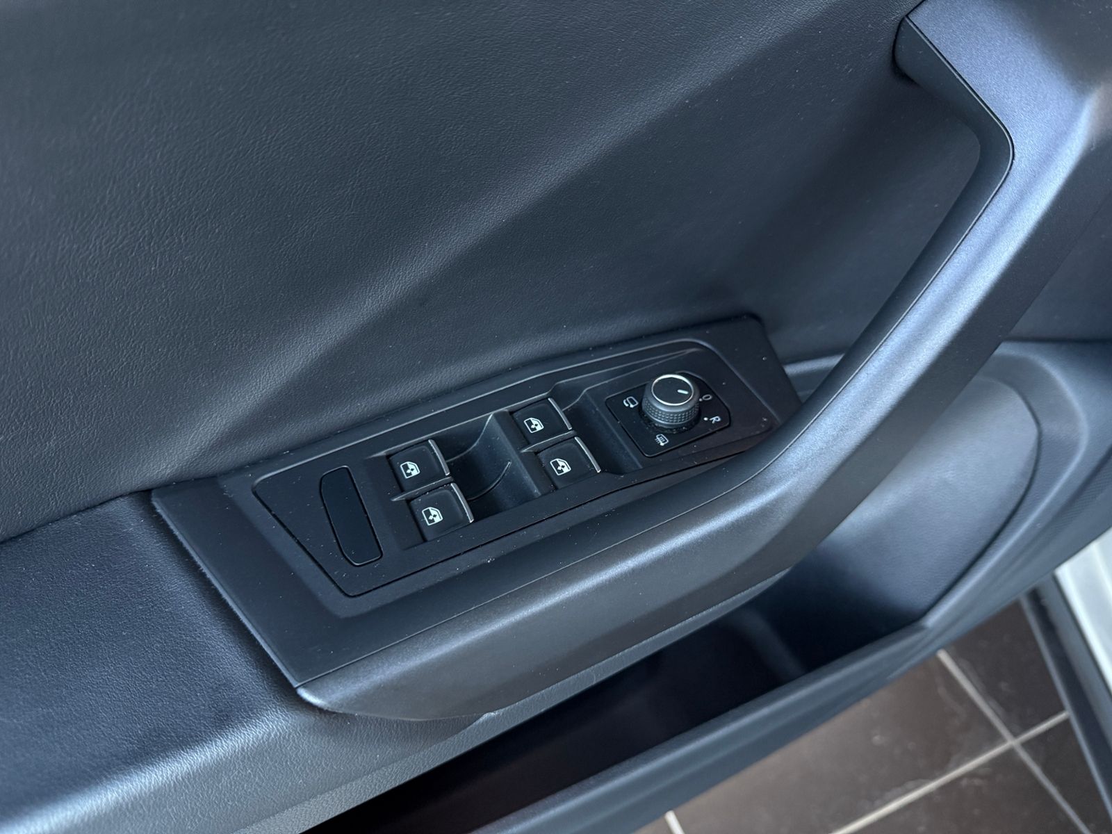 Fahrzeugabbildung Volkswagen T-Roc Cabriolet R-Line AHK ACC LED BEATS