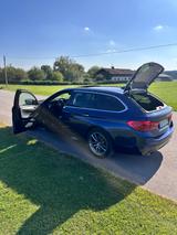 BMW 530i Touring A - - BMW 530 mit Benzin-Antrieb: Blau