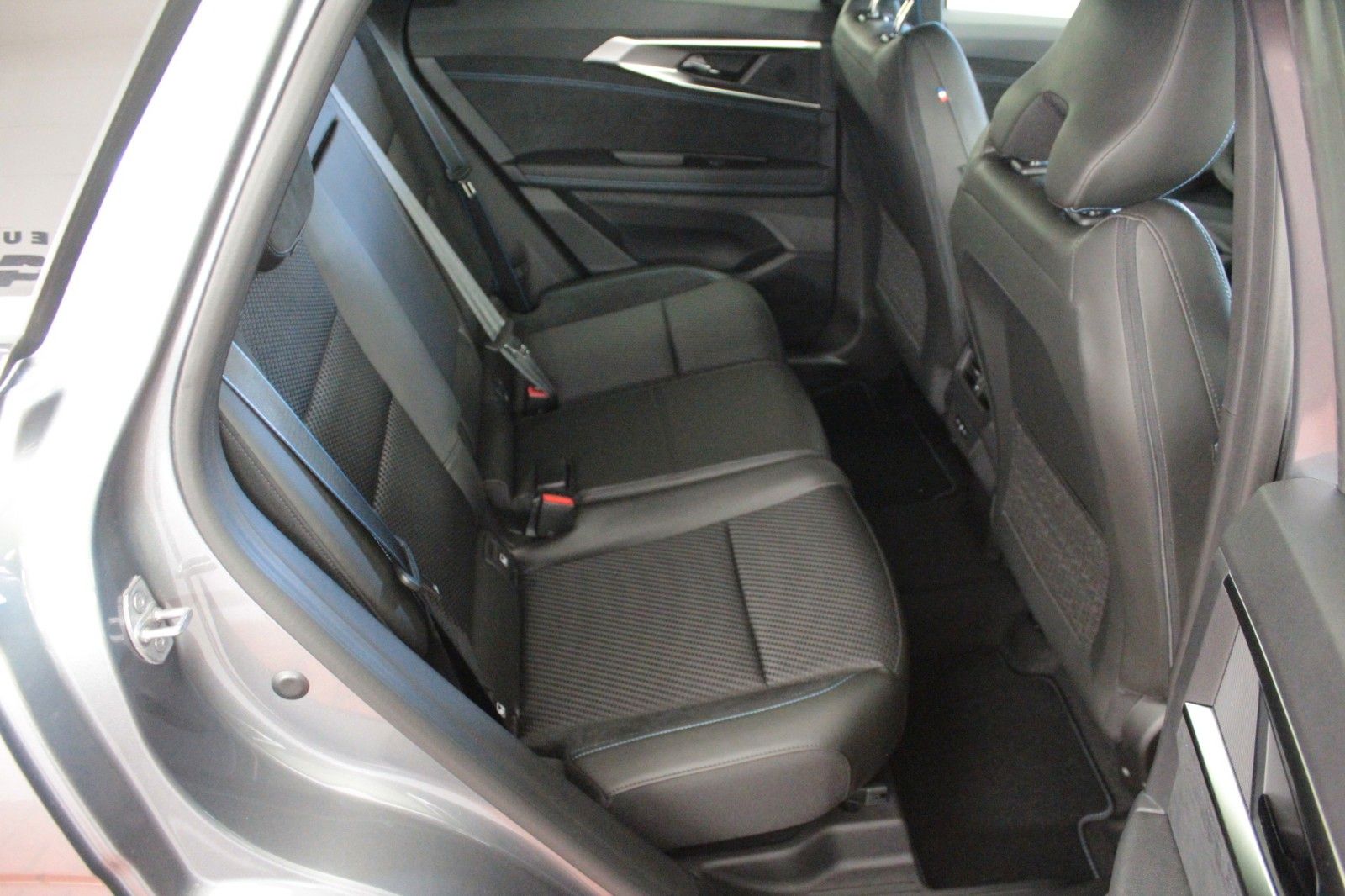 Fahrzeugabbildung Renault Austral Mild Hybrid 160 Iconic Esprit Alpine Aut