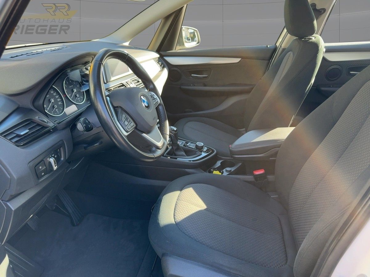 Fahrzeugabbildung BMW 220 Active Tourer Active Tourer (F45) 220 i