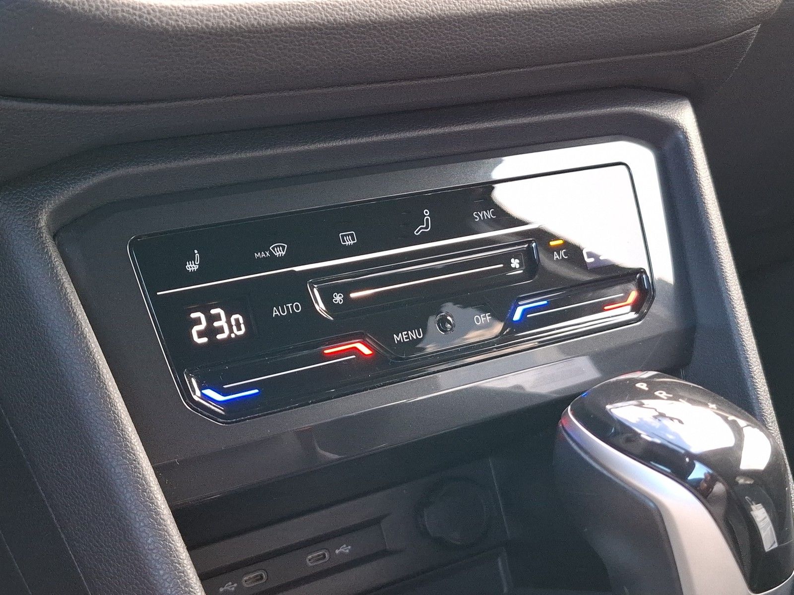 VW Tiguan Allspace 2.0 TSI R-Line 4Motion DSG / NAV - Image 14