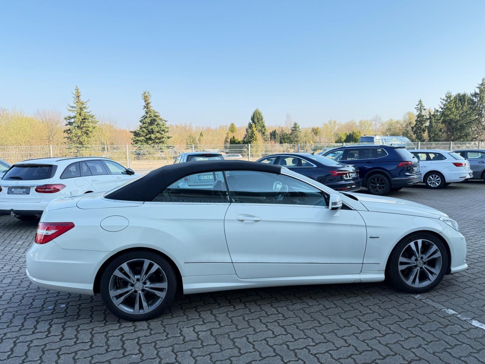Mercedes-Benz E 220 E Cabrio E 220 CDI BlueEfficie*Leder*Navi