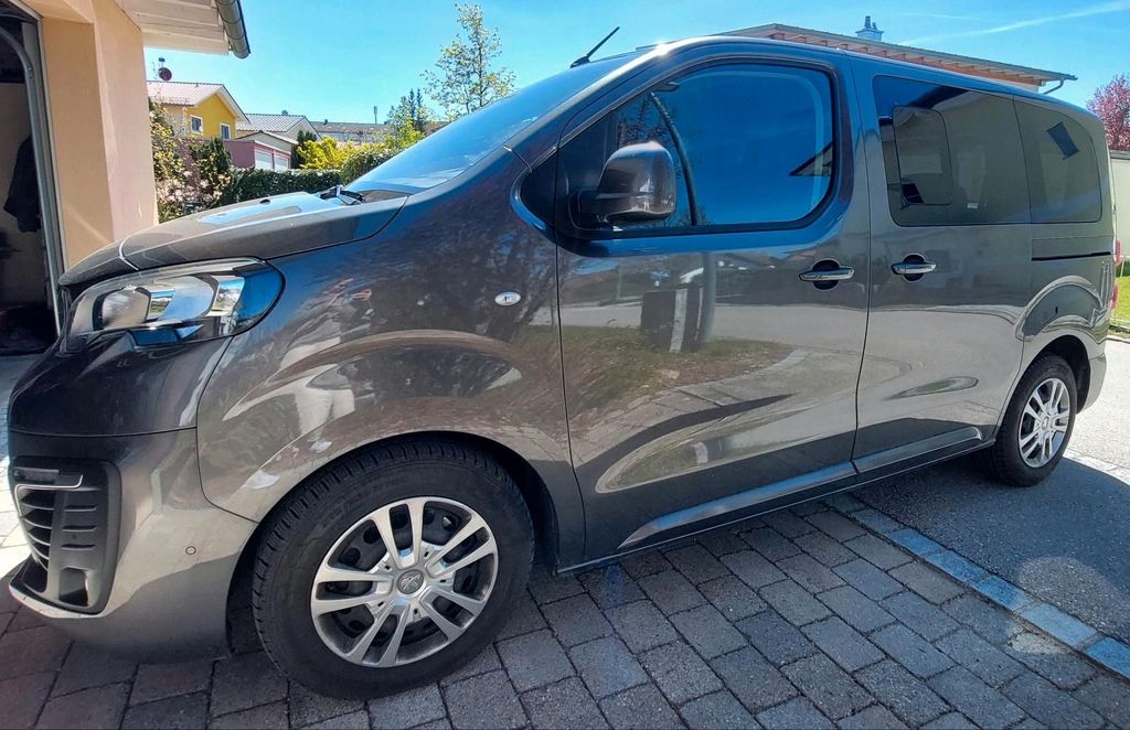 Image of Peugeot Traveller