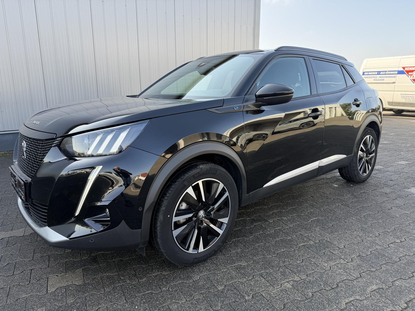 Peugeot 2008 e- GT Pack*ACC*neue Reifen*Alle Wartungen*