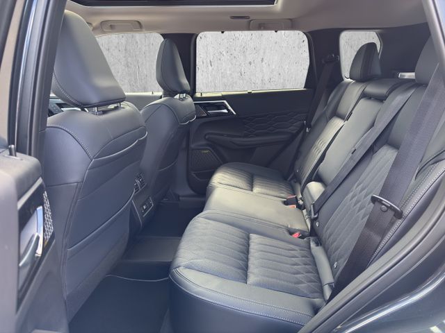 Mitsubishi Outlander Plug-In Hybrid TOP 2.4 AHK+360+HUD+AWR