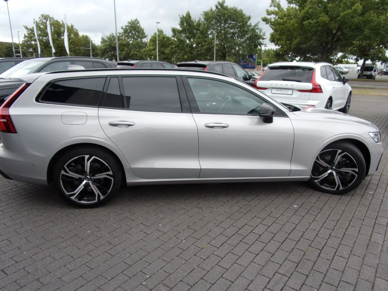 Volvo V60 B4 Kombi Plus Dark foto 11