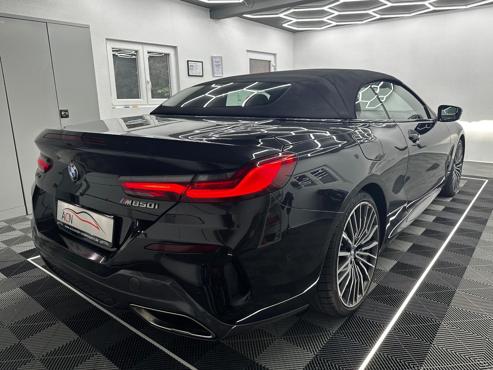 Fahrzeugabbildung BMW M850i Cabrio/NACKEN HZG/PARK ASS+/SOFT CL/DE FZG