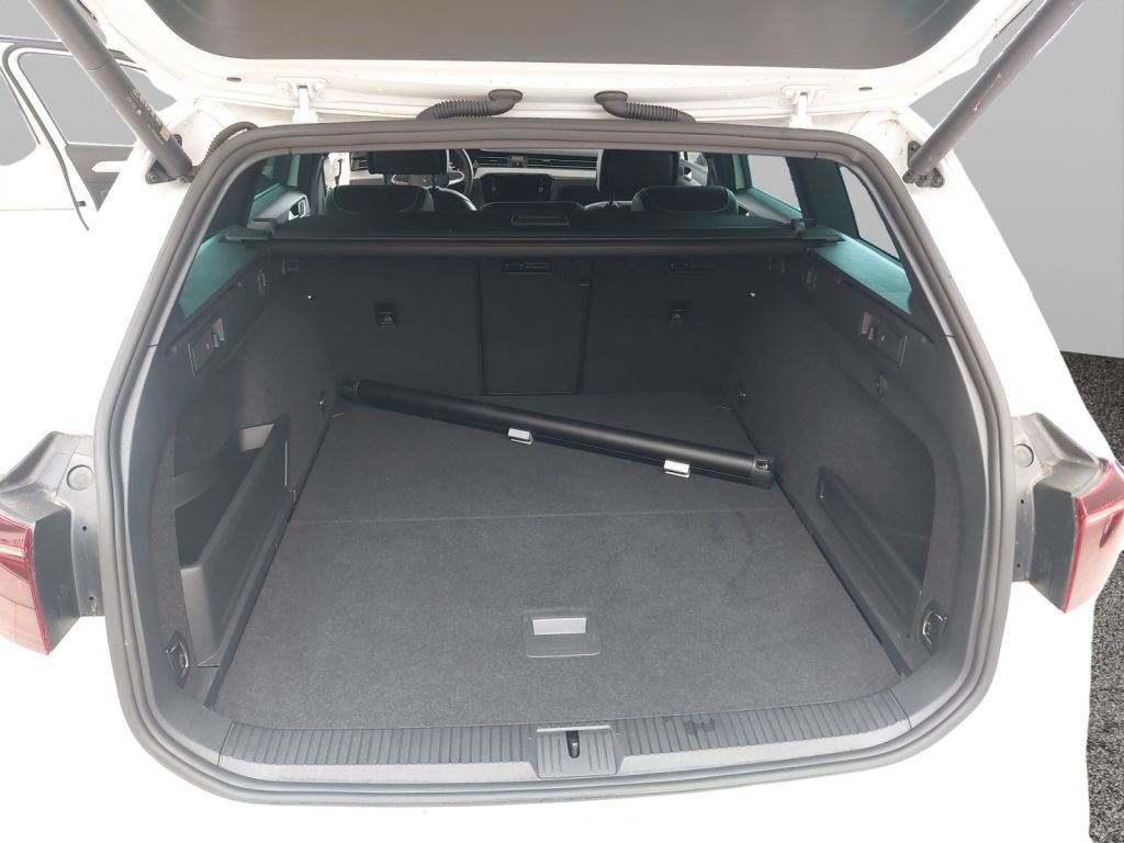 Fahrzeugabbildung Volkswagen Passat Variant 2.0 TDI DSG 4Motion Elegance R-Li