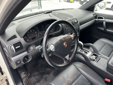Porsche Cayenne - 9