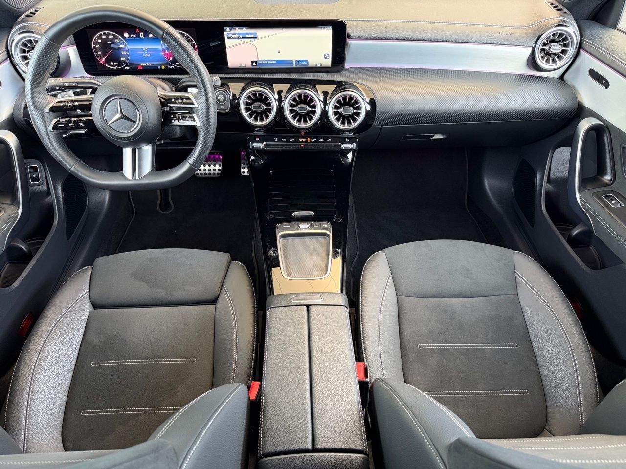 Fahrzeugabbildung Mercedes-Benz CLA 200 SB AMG+AHK+NIGH+MULTIB+360+DIST+KEYL+LHZ