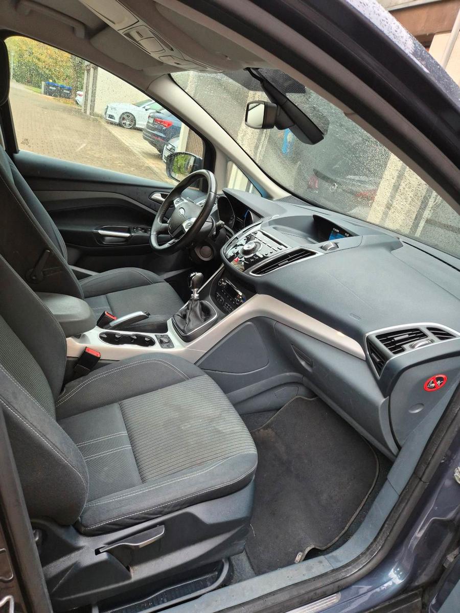 Ford Grand C-MAX 2011 — салон