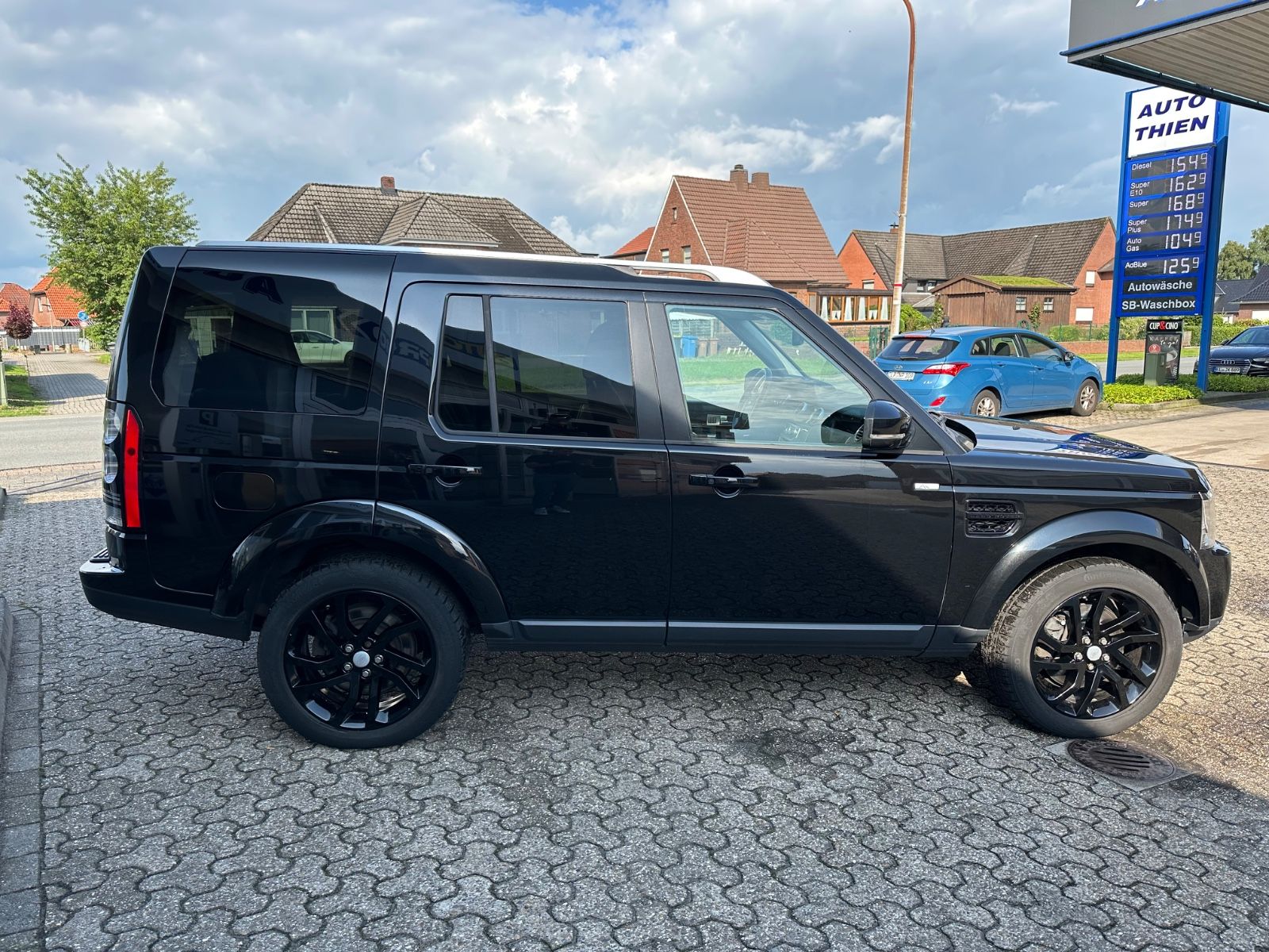 Fahrzeugabbildung Land Rover Discovery 4 3.0 SDV6 Landmark AHK/Leder/Meridian