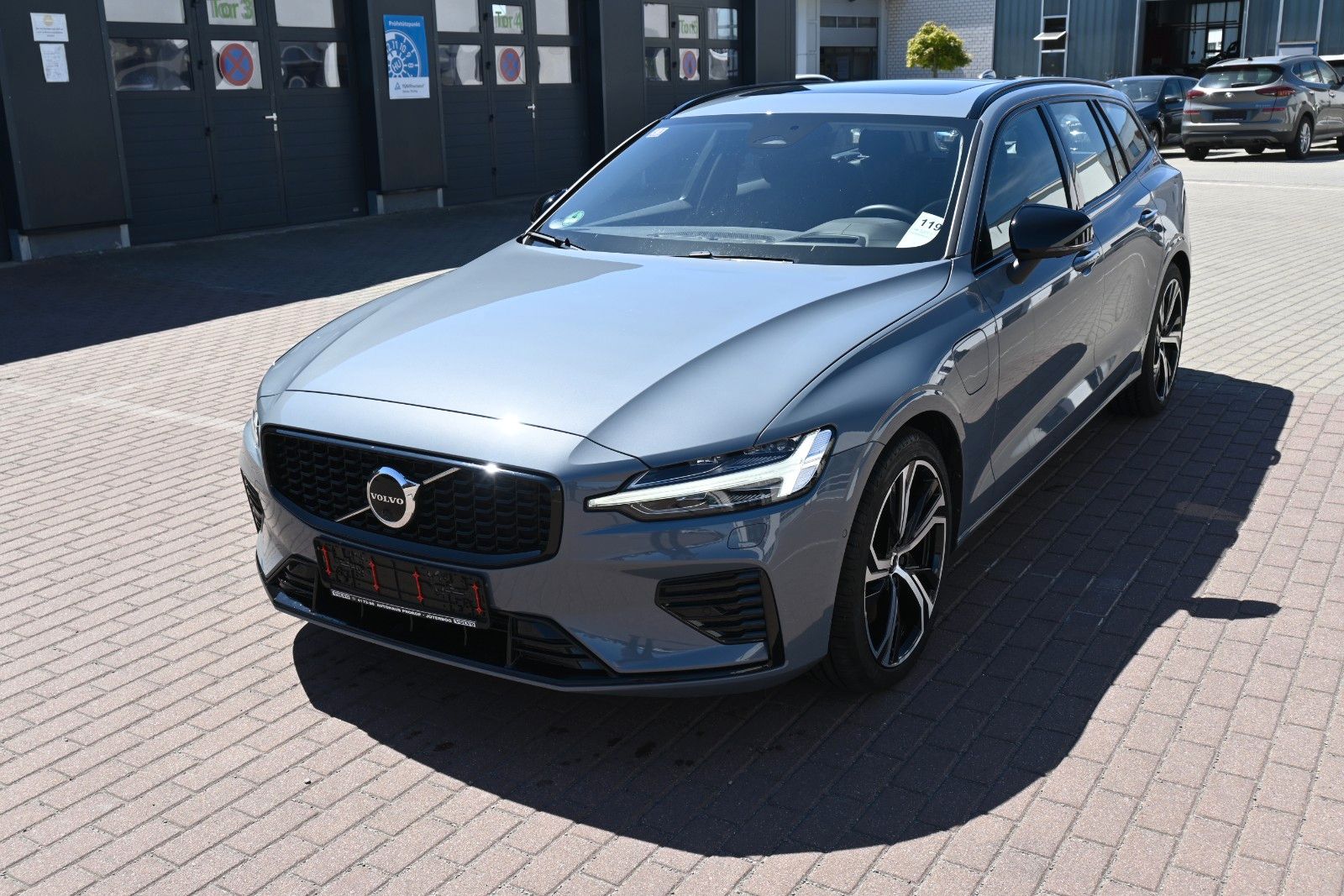 Fahrzeugabbildung Volvo V60 T8 PHEV Ultimate Dark AWD*360°*HUD*AHK*
