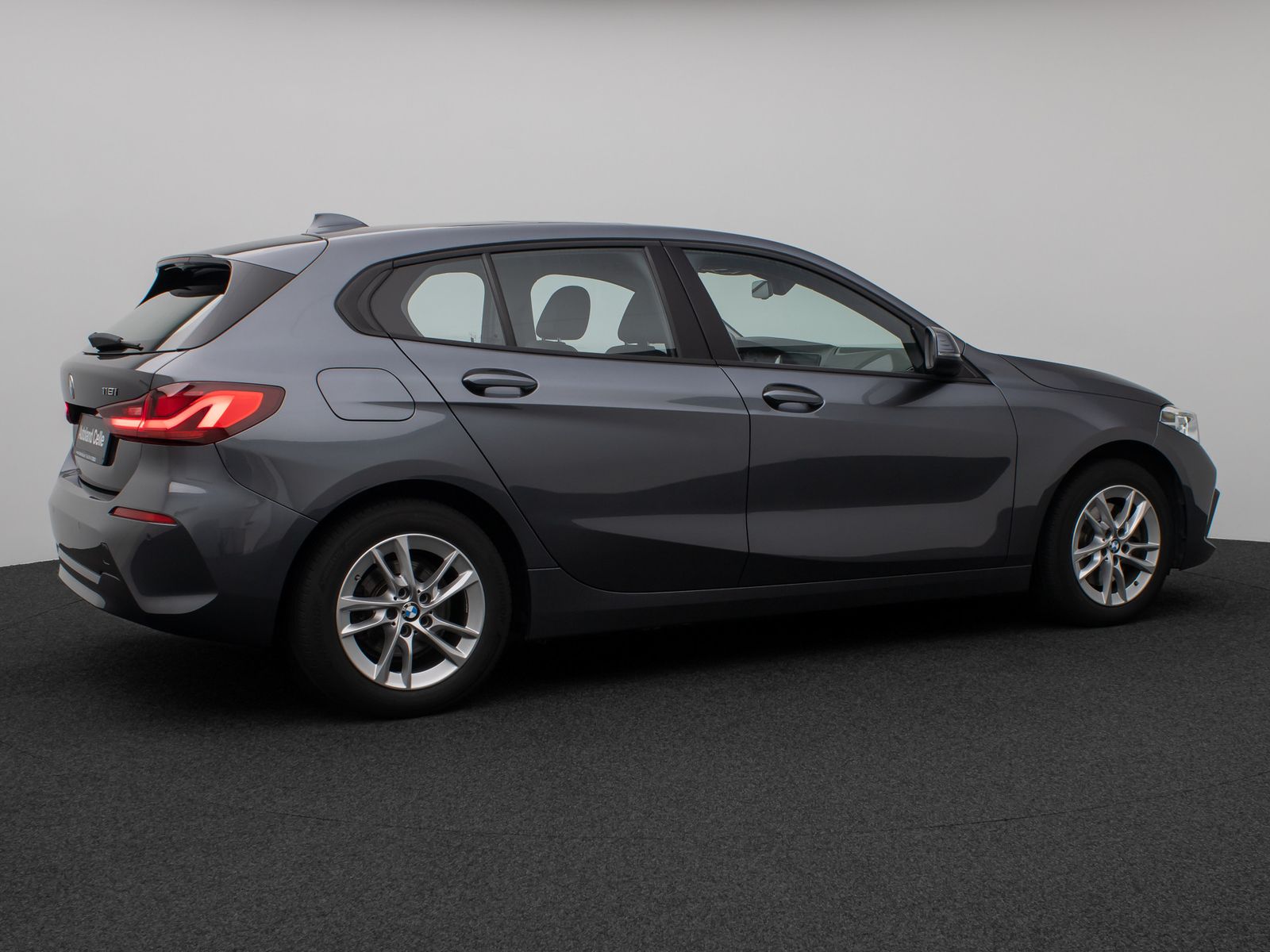 Fahrzeugabbildung BMW 118i Panorama HUD DAB HiFi WLAN PDC LED Alarm