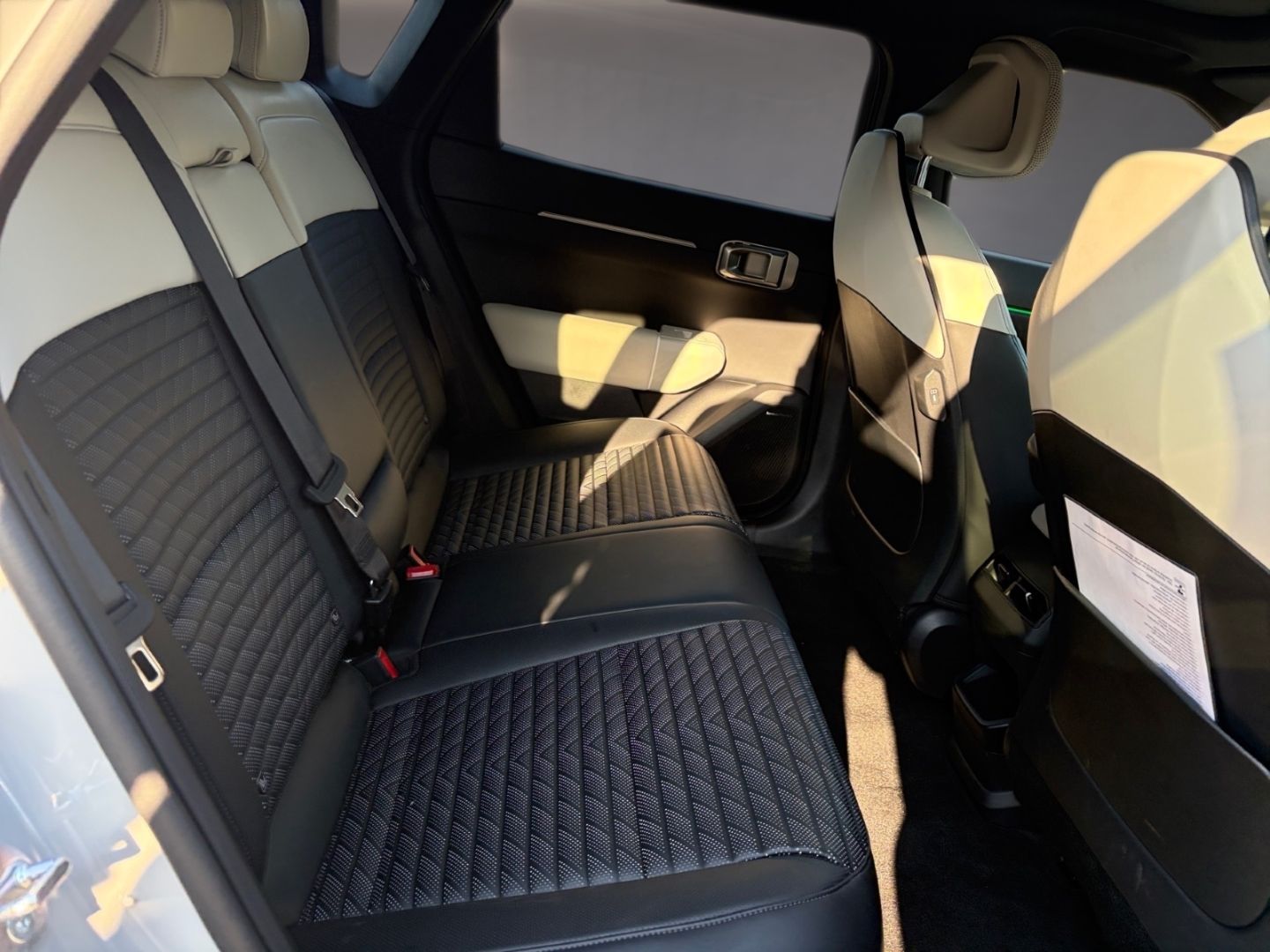 Fahrzeugabbildung Kia EV4 (CT) 150 kW GT-Line Navi Soundsystem LED App