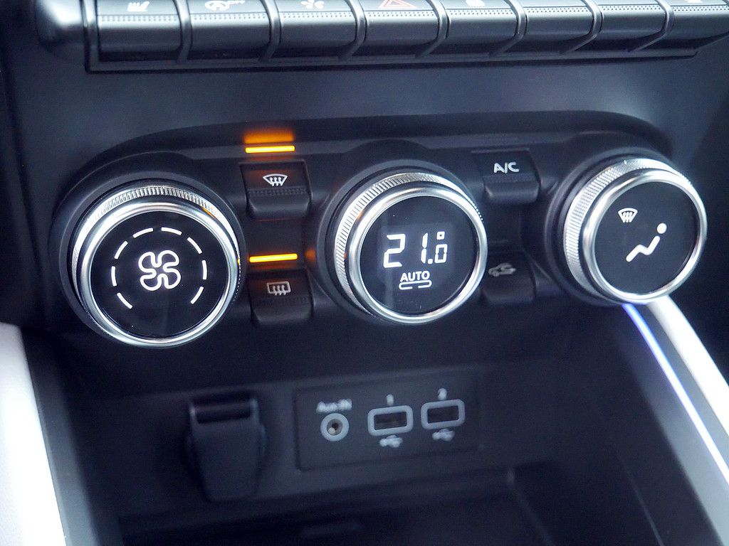 Fahrzeugabbildung Renault Clio Techno TCe 140 PDC SHZ KAMERA NAVI LED