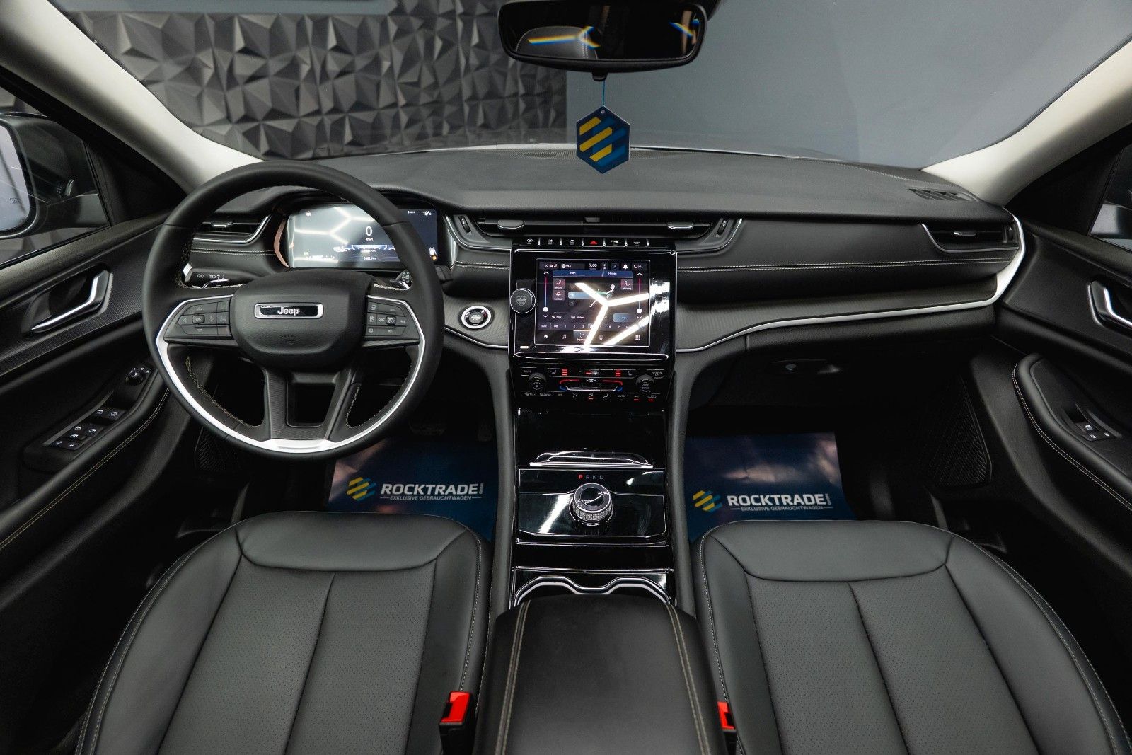 Fahrzeugabbildung Jeep Grand Cherokee 3.6 4x4 LAREDO L ACC Kamera 19%