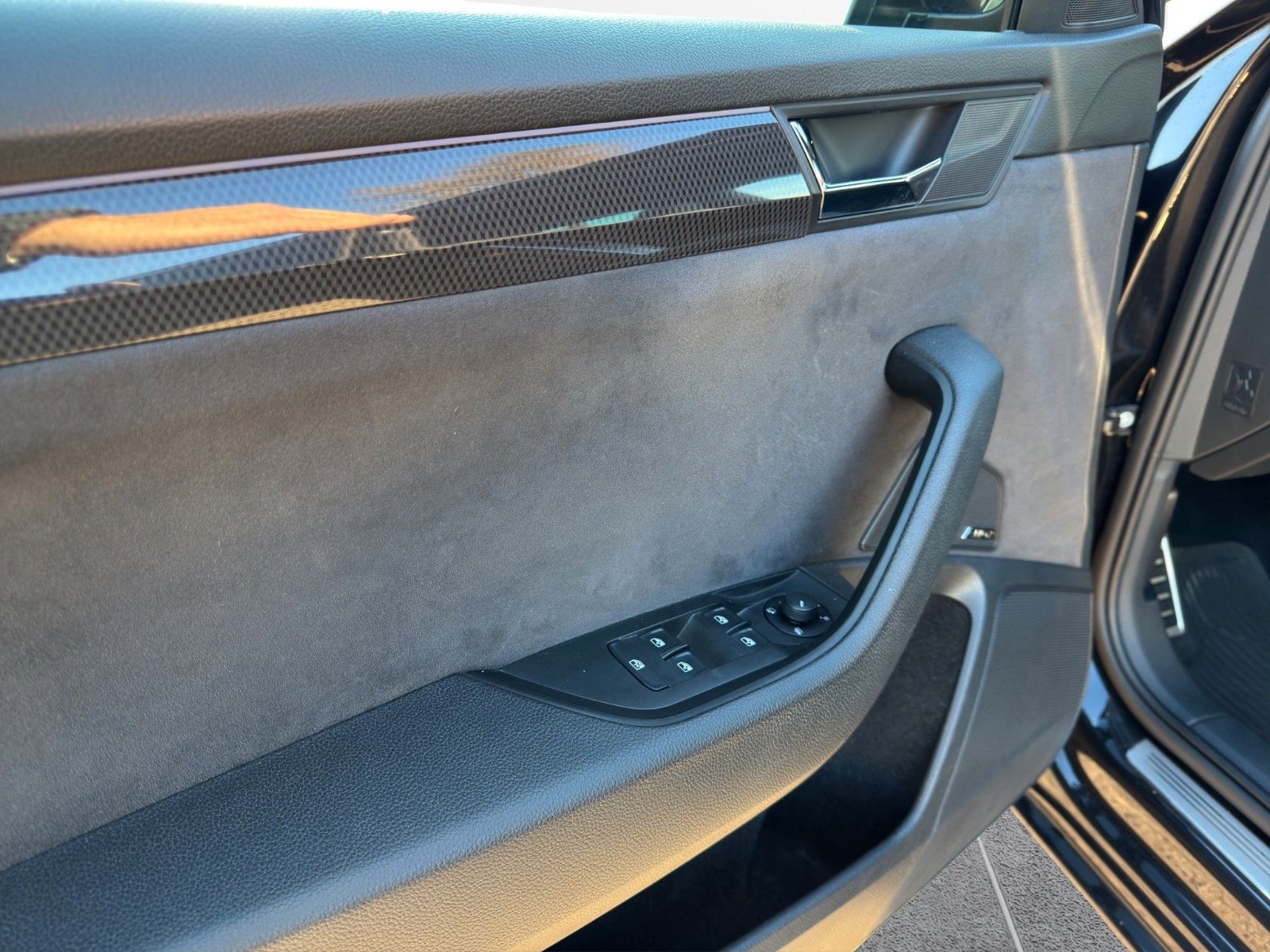 Fahrzeugabbildung SKODA SUPERB COMBI SPORTL 2.0TDI ACC MEMORY CANTON