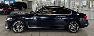 Fahrzeugabbildung BMW 750i xD SoftCl DisplKey ACC 360° HUD H/K Massage