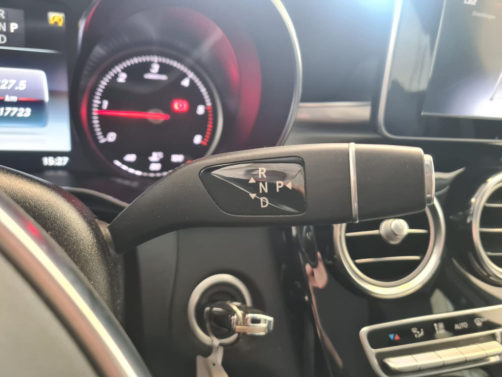 Fahrzeugabbildung Mercedes-Benz GLC 220 4Matic/LEDER/NAVI/SCHECKHEFT